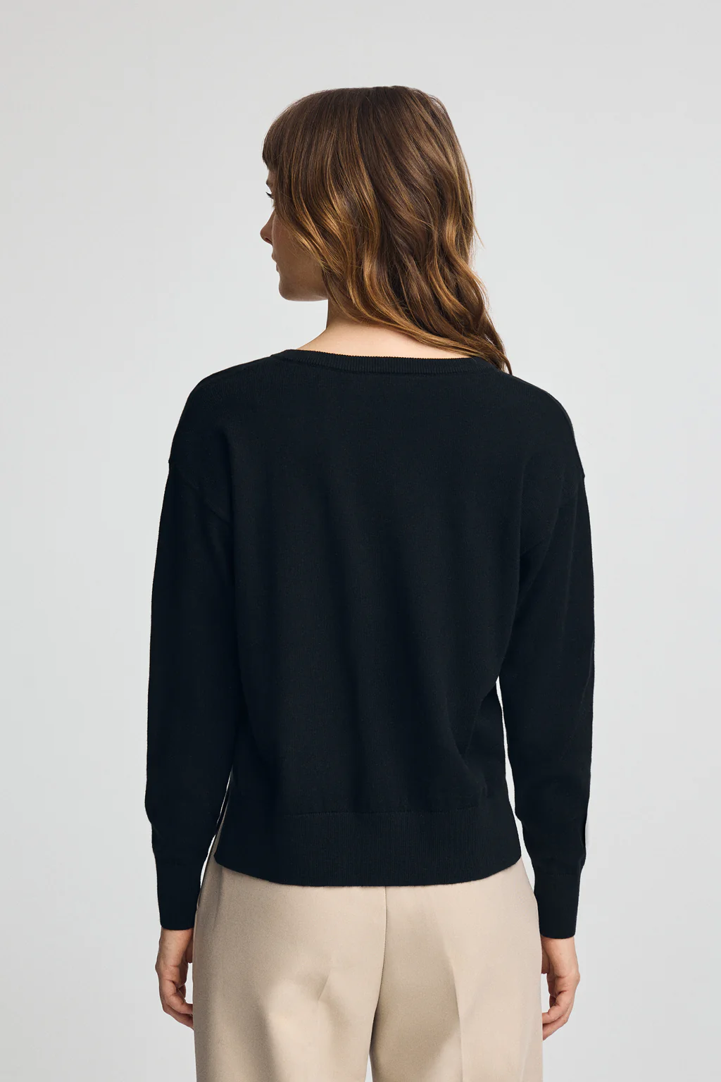 Black V-neck wool-blend jumper with Rigby Go embroidery - Image 4