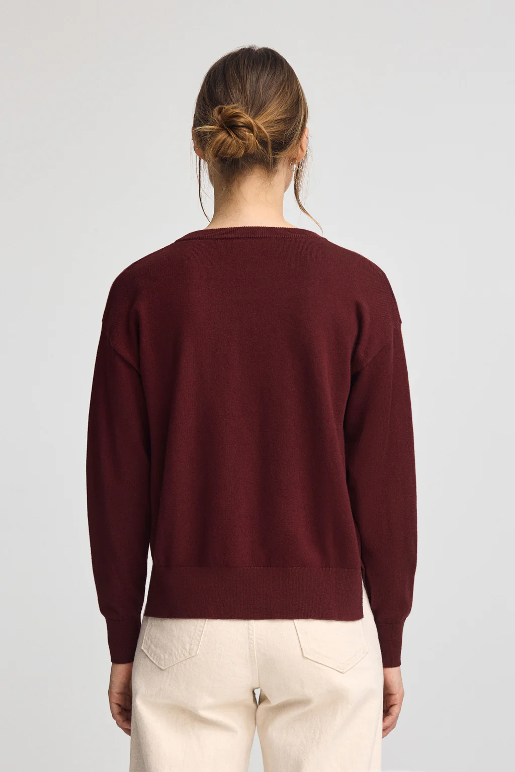 Maroon V-neck wool-blend jumper with Rigby Go embroidery - Image 4