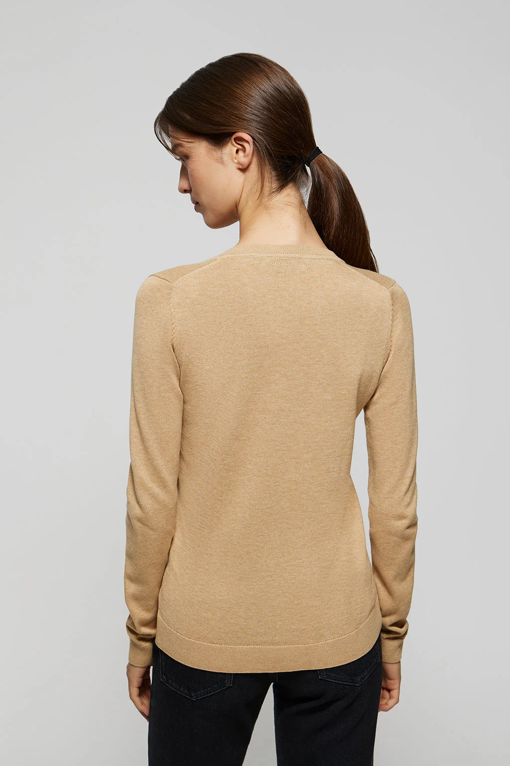 Caramel V-neck basic knit jumper with Rigby Go logo - Image 4