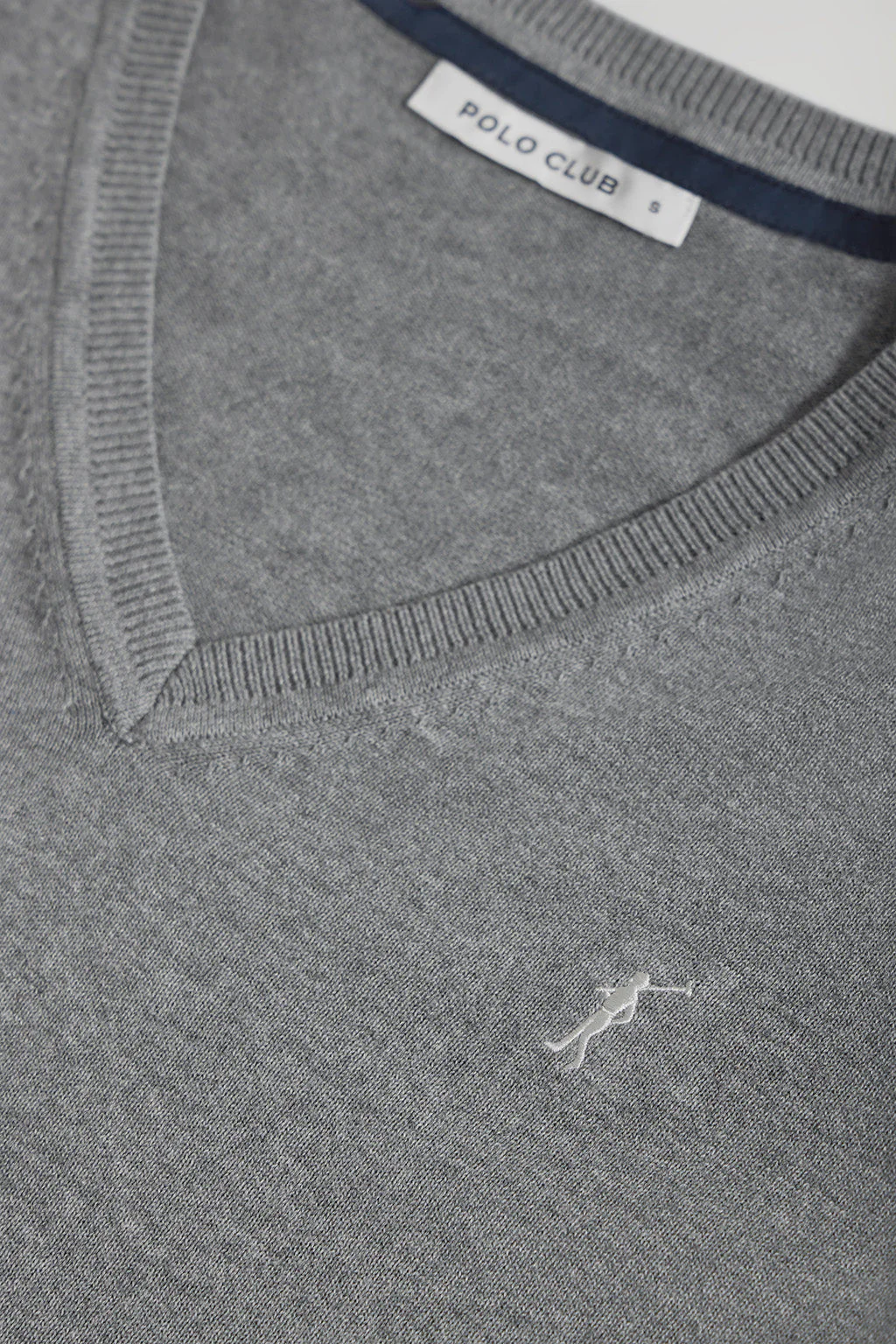 Grey-marl V-neck basic-knit jumper with Rigby Go logo - Image 6