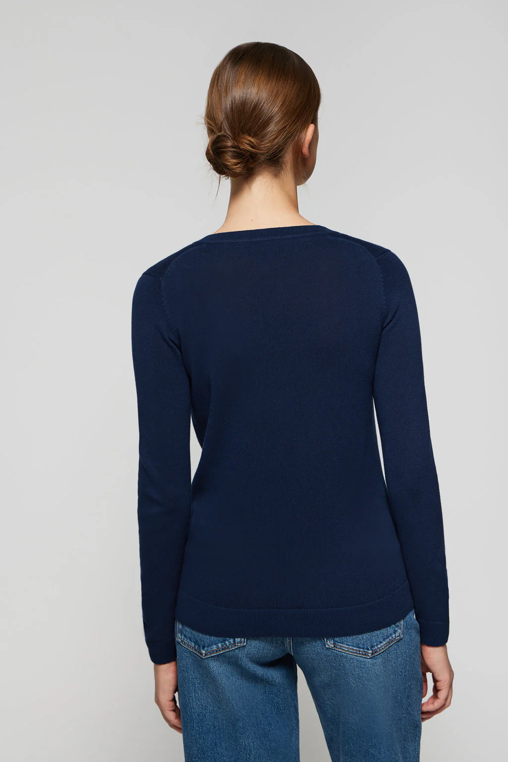 Navy-blue V-neck basic knit jumper with Rigby Go logo - Image 5