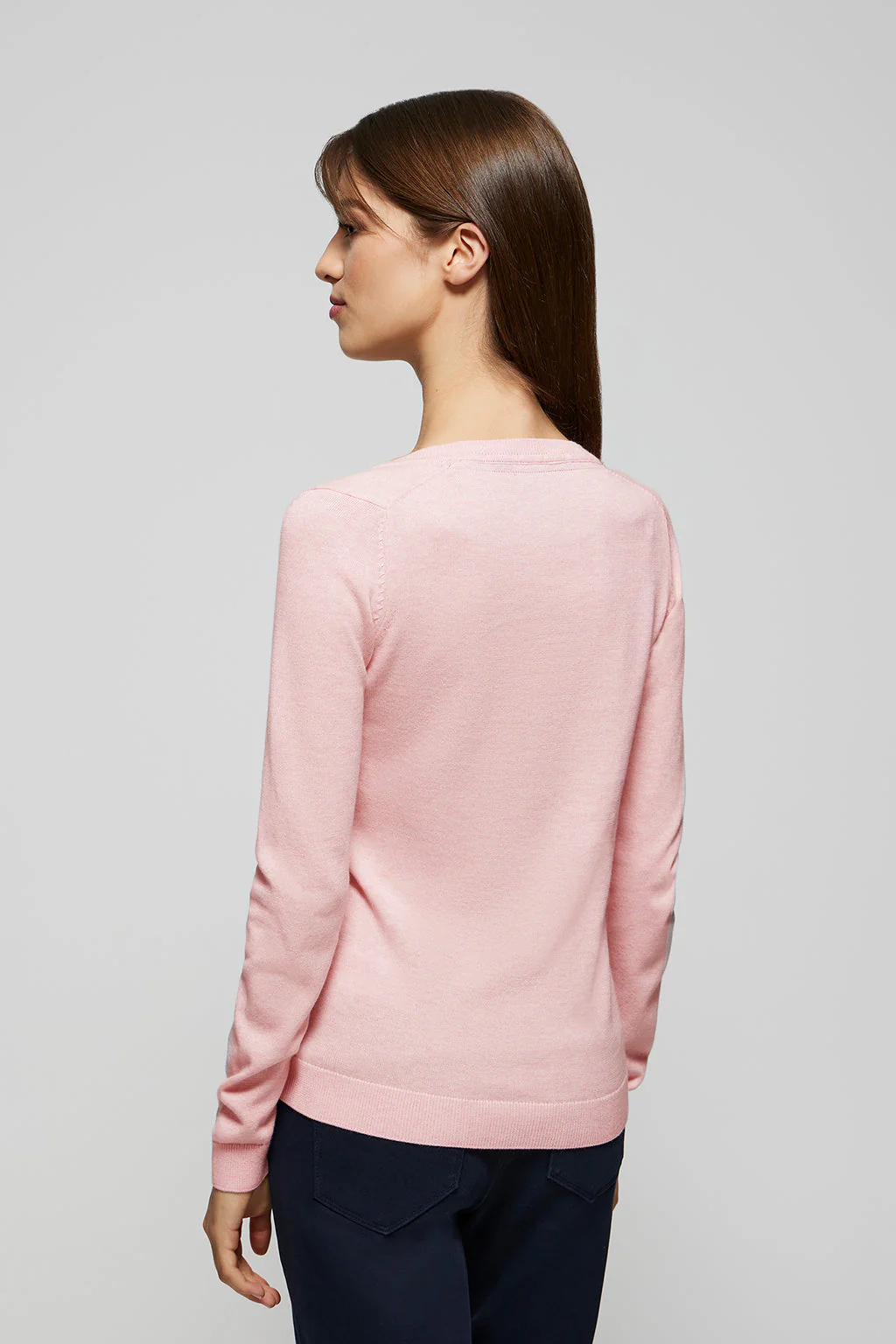 Pink V-neck basic knit jumper with Rigby Go logo - Image 4