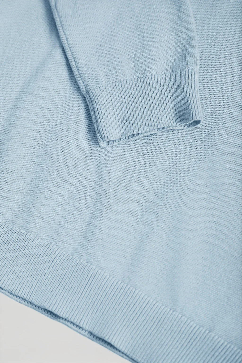 Sky-blue V-neck basic knit jumper with Rigby Go logo - Image 8