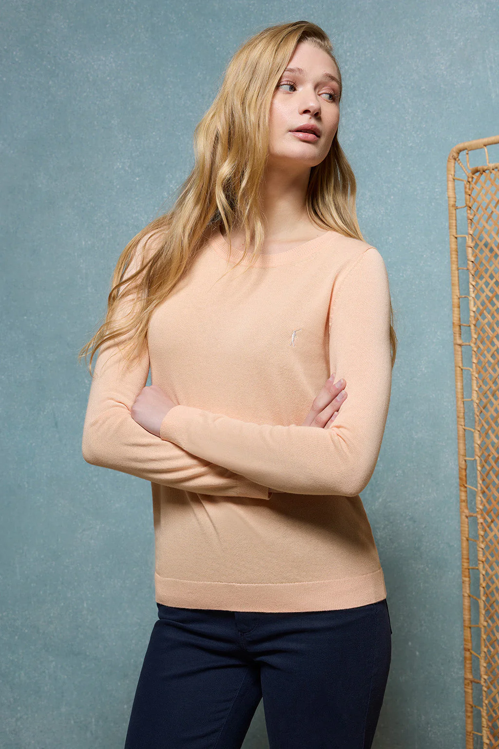 Peach round-neck basic knit jumper with Rigby Go logo
