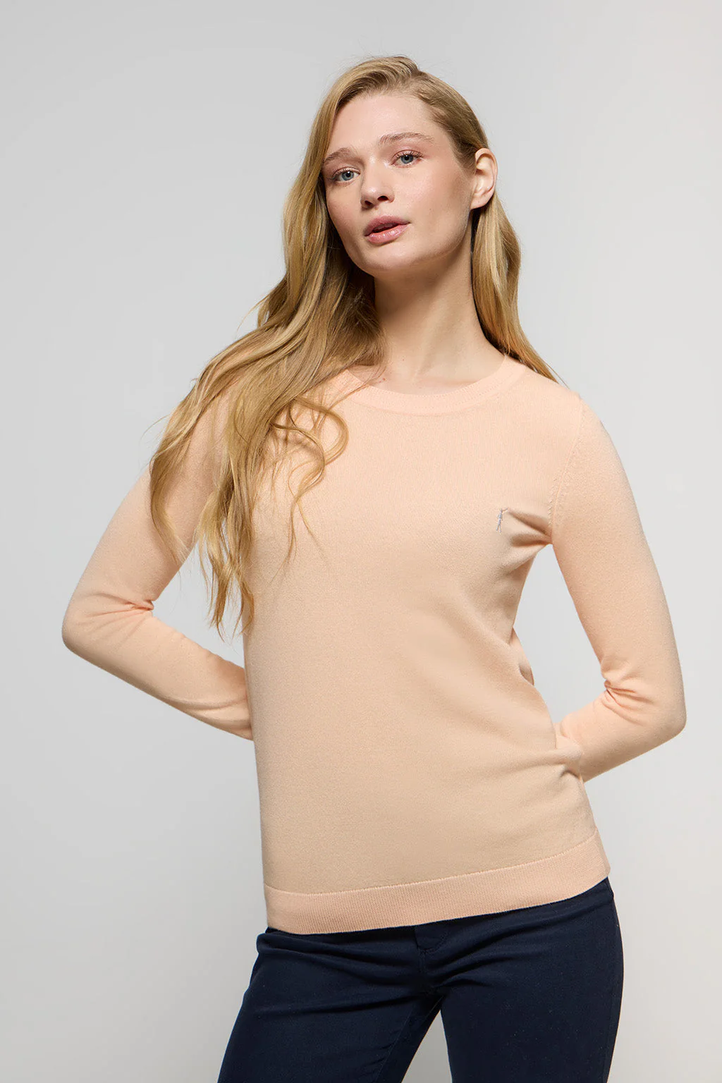 Peach round-neck basic knit jumper with Rigby Go logo - Image 2