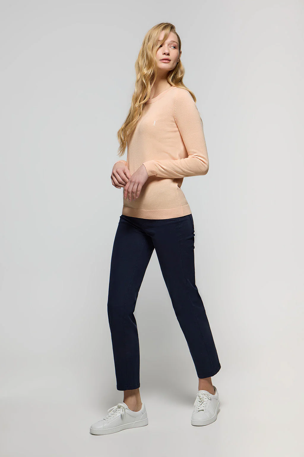 Peach round-neck basic knit jumper with Rigby Go logo - Image 3