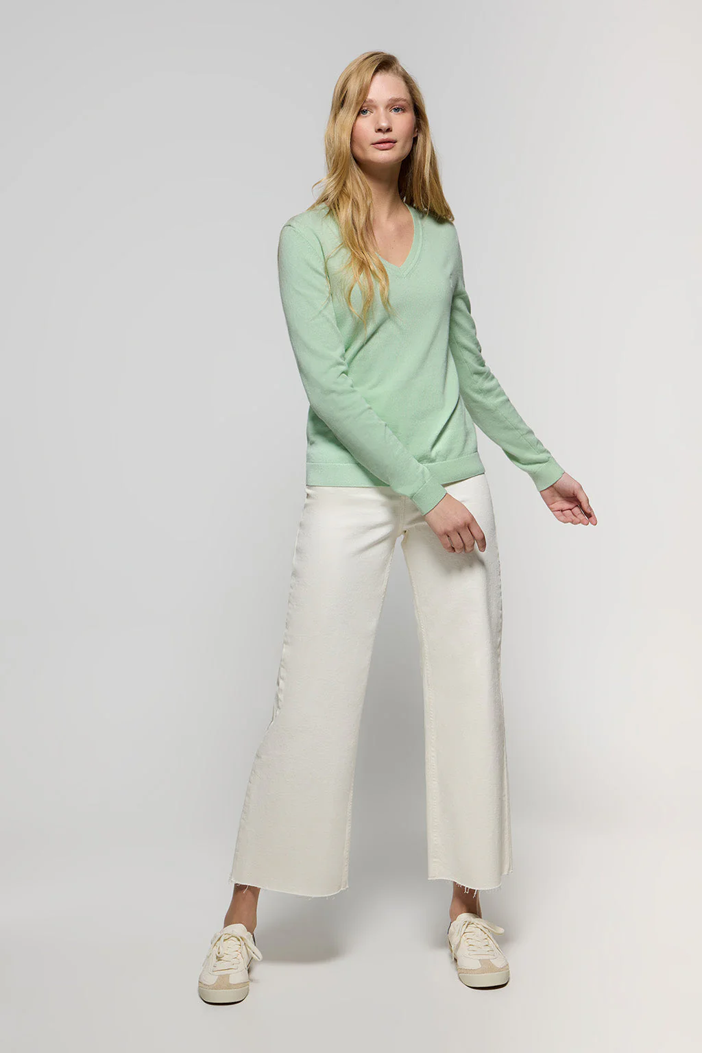 Light-green V-neck basic knit jumper with Rigby Go logo - Image 3