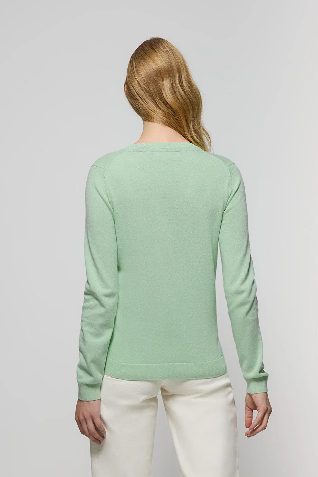 Light-green V-neck basic knit jumper with Rigby Go logo - Image 5