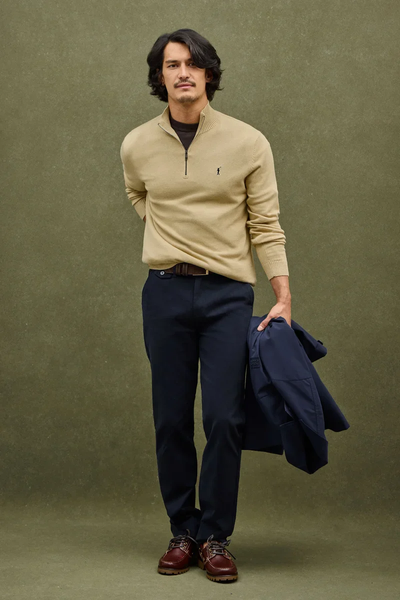 Beige zipped-neck jumper with Rigby Go logo