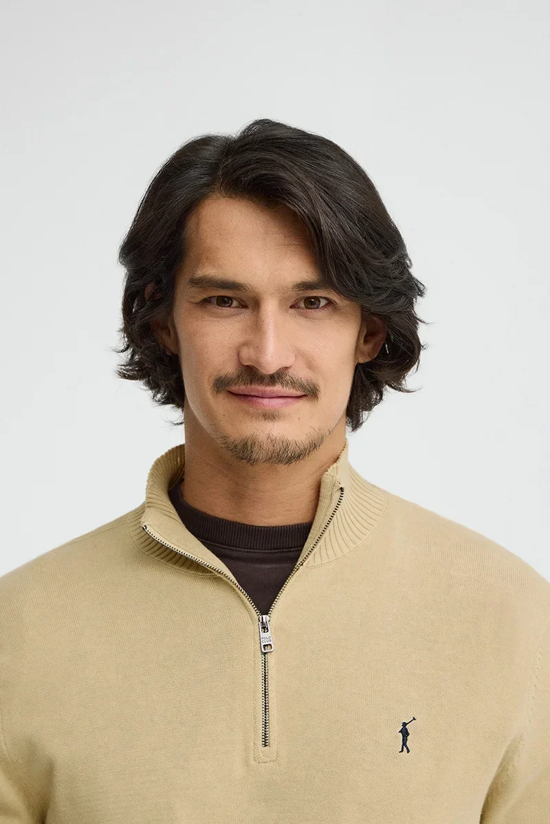 Beige zipped-neck jumper with Rigby Go logo - Image 2