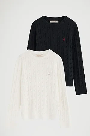 Women’s 2-pack cable-knit jumpers in navy blue and nude with Rigby Go embroidery - Image 9