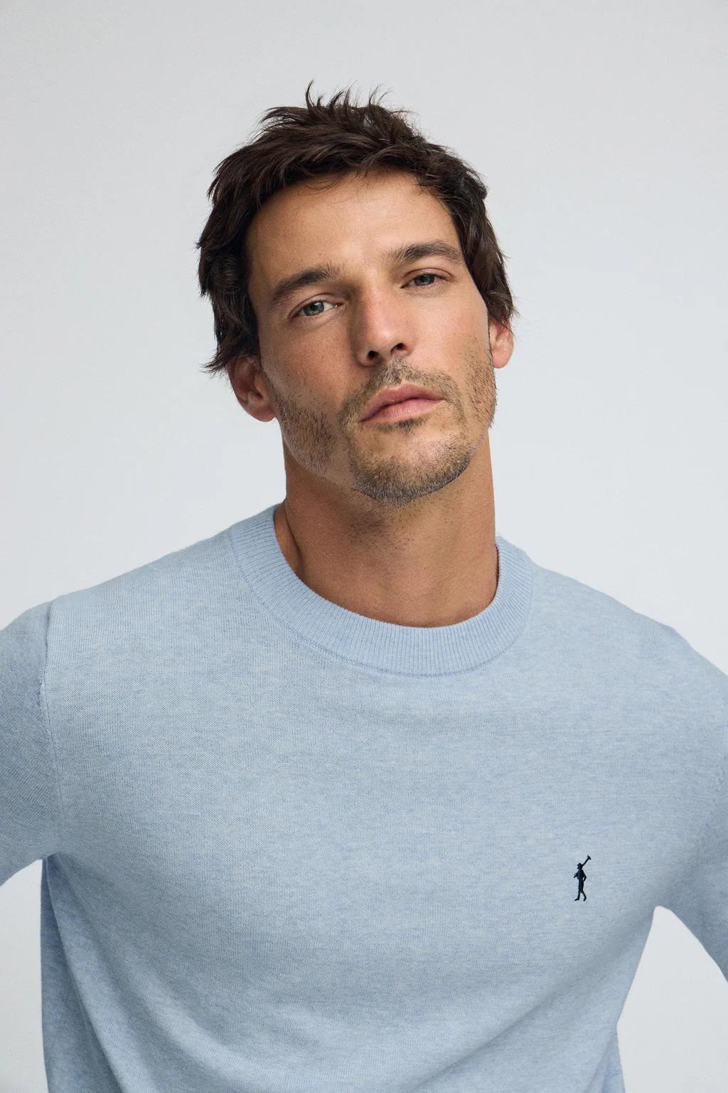 Men’s 2-pack cotton jumpers in navy and light blue marl with round neck and Rigby Go embroidery - Image 3