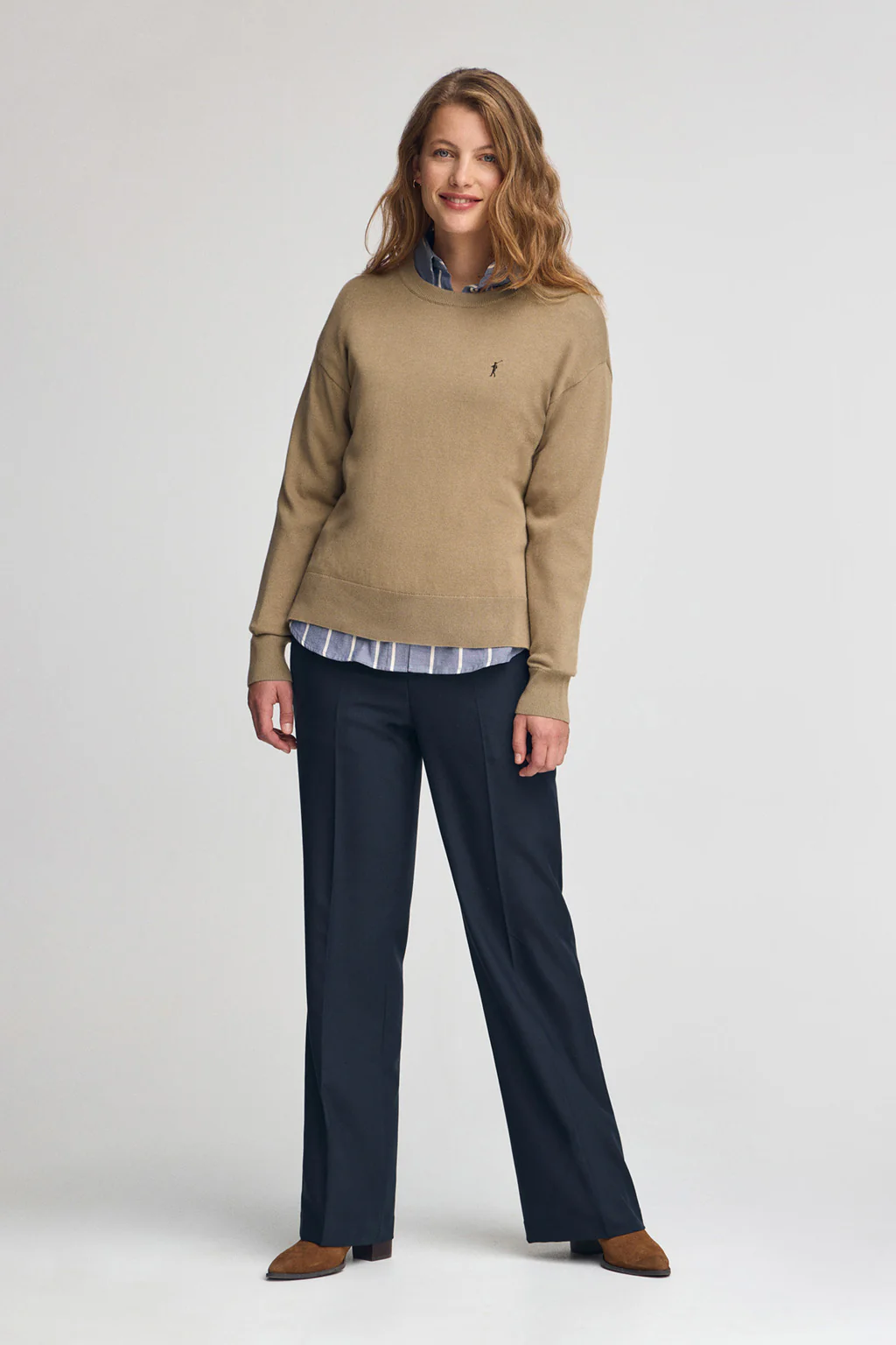 Women’s 2-pack knit jumpers in navy and light brown with round neck and Rigby Go embroidery - Image 4