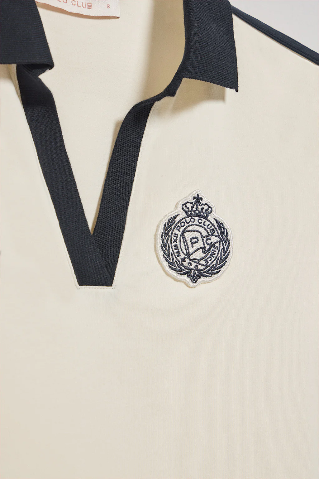 Nude buttonless polo shirt with nautical patch - Image 6