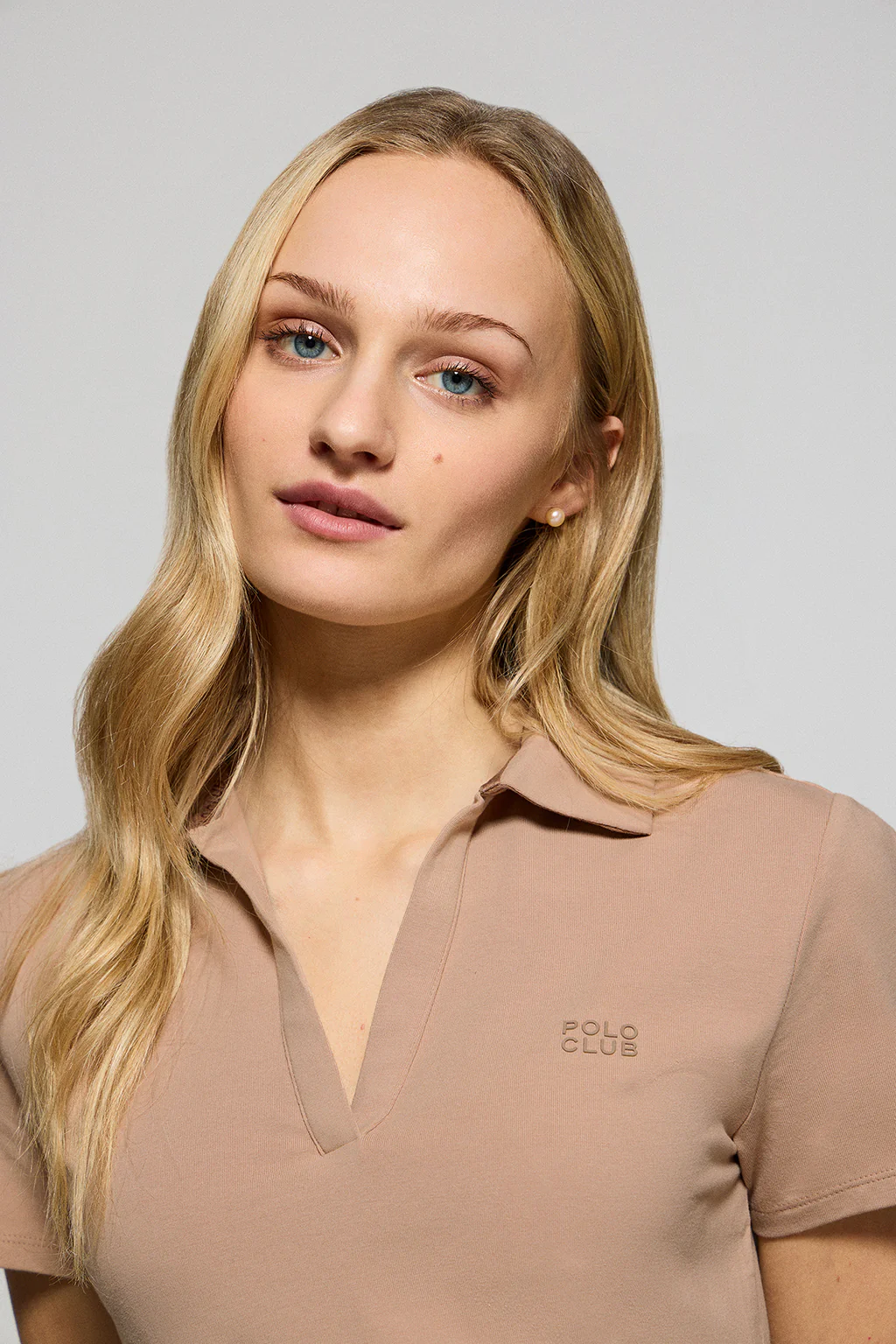 Light-brown buttonless polo shirt Pedraza with Polo Club rubber logo - Image 3