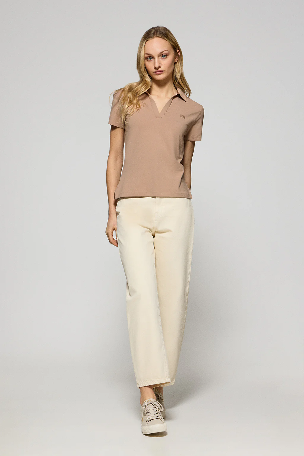 Light-brown buttonless polo shirt Pedraza with Polo Club rubber logo - Image 4