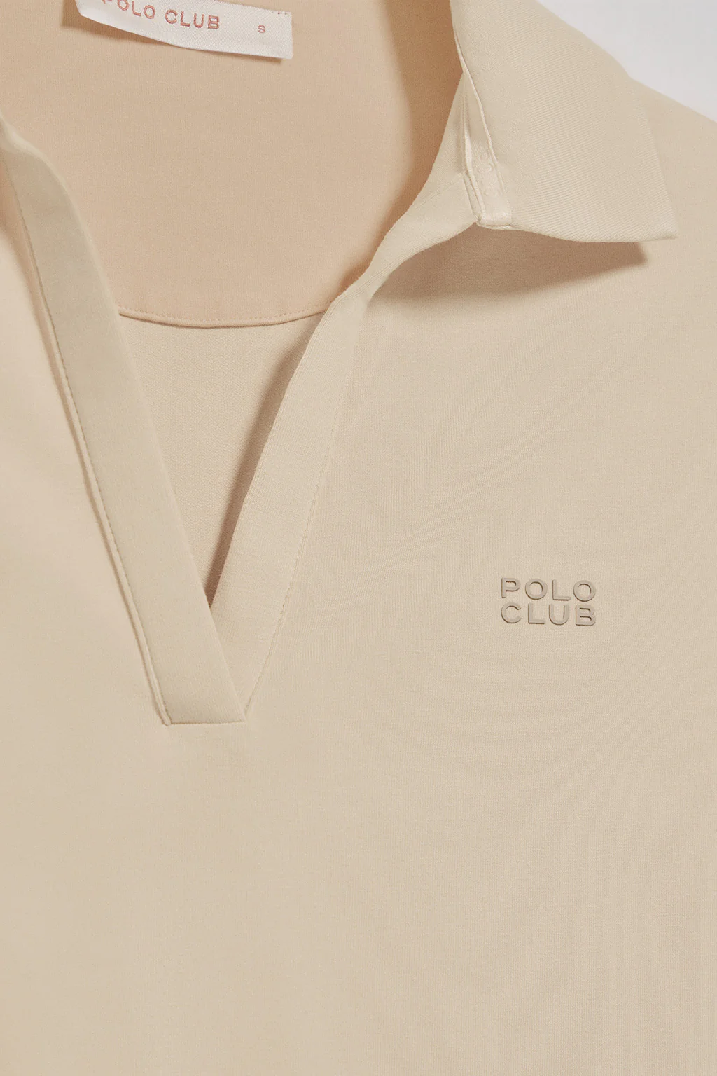 Beige buttonless polo shirt Pia with rubber Polo Club logo - Image 6