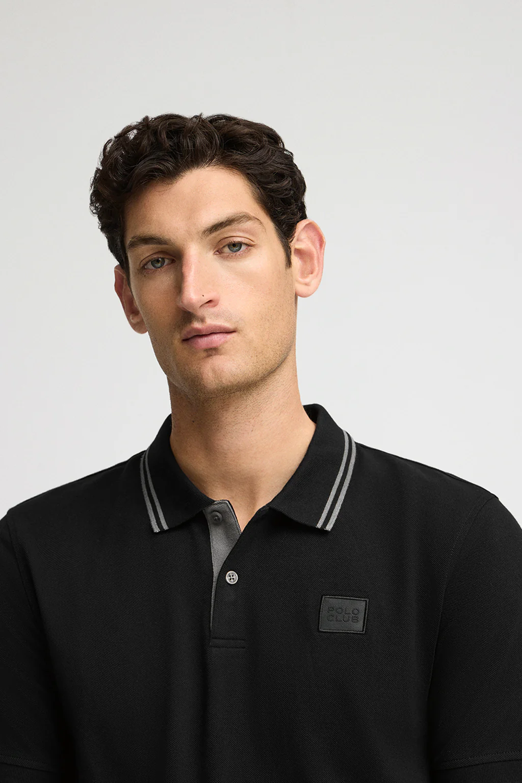 Black pique polo shirt with Polo Club patch - Image 2