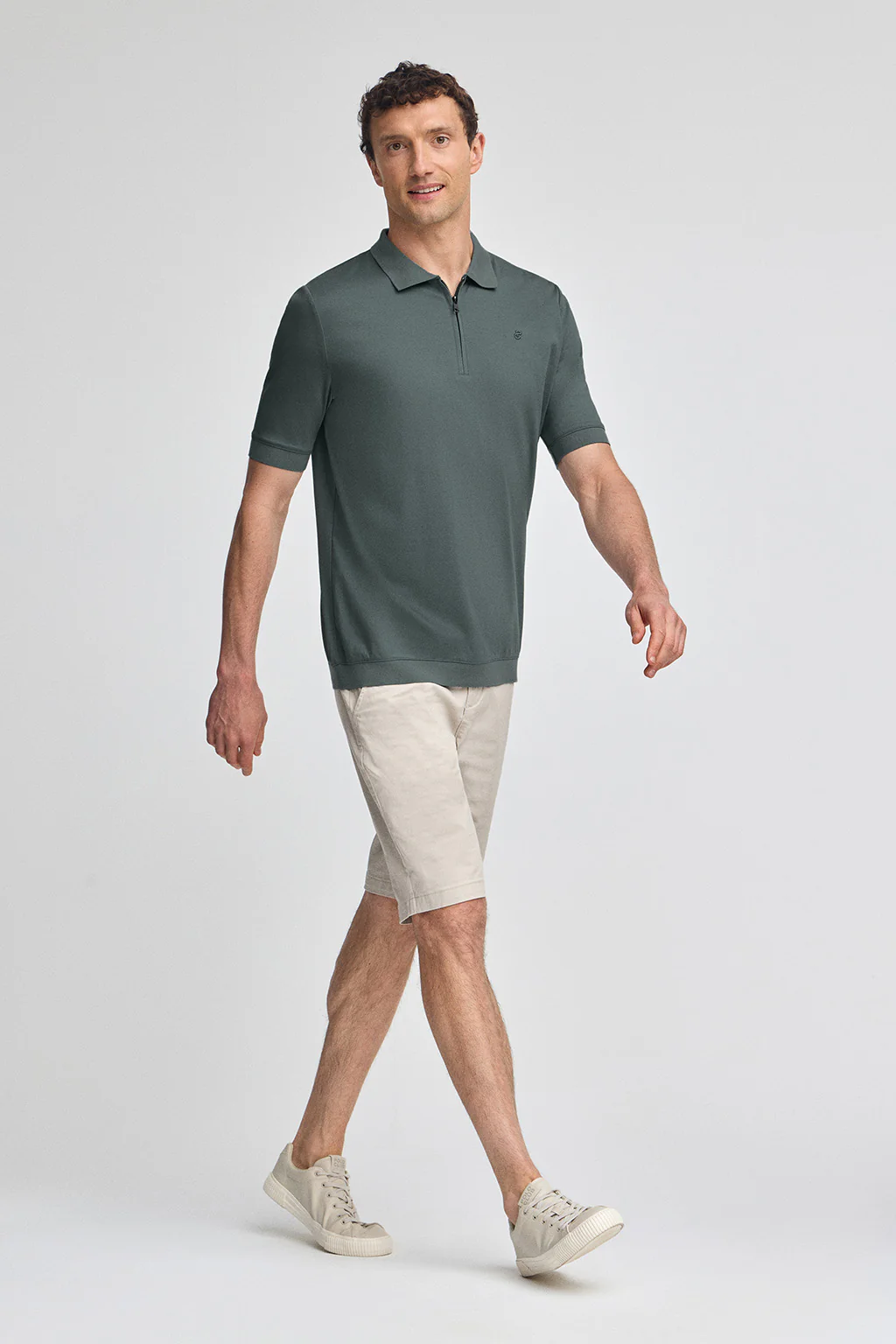Stone-grey zipped polo shirt Esko with embroidered monogram - Image 4