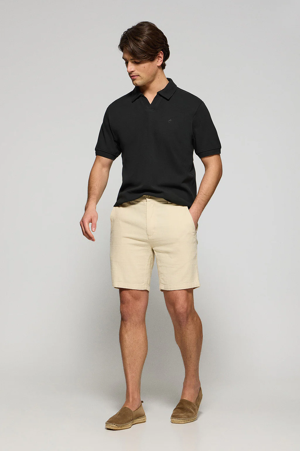 Black buttonless polo shirt Pascal with embroidered monogram - Image 4