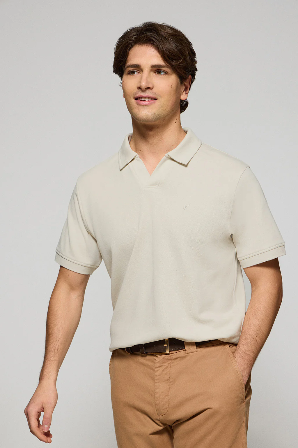 Light-grey buttonless polo shirt Pascal with embroidered monogram