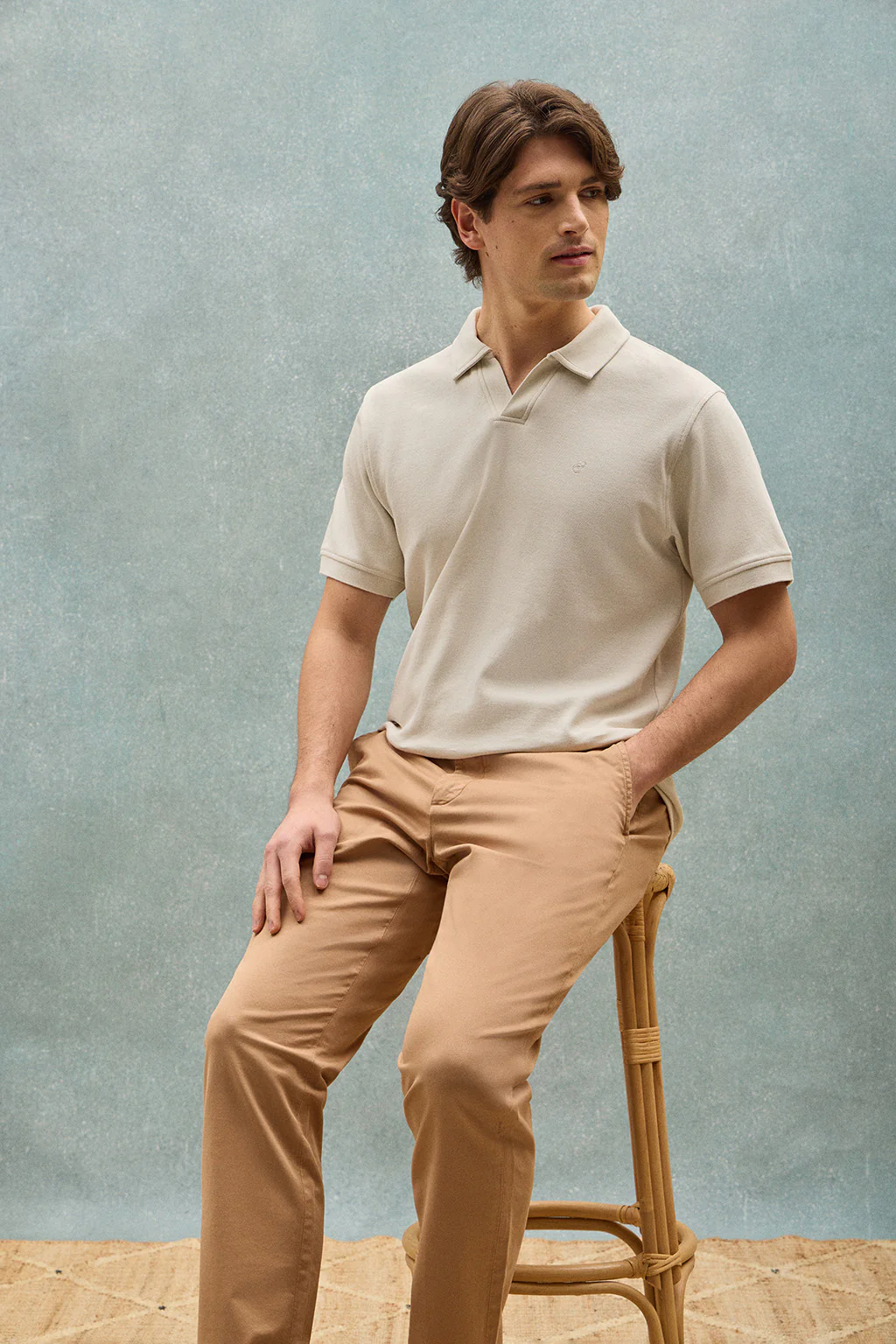 Light-grey buttonless polo shirt Pascal with embroidered monogram - Image 10