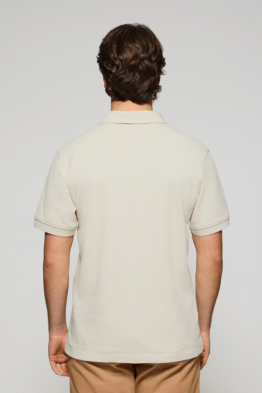 Light-grey buttonless polo shirt Pascal with embroidered monogram - Image 2