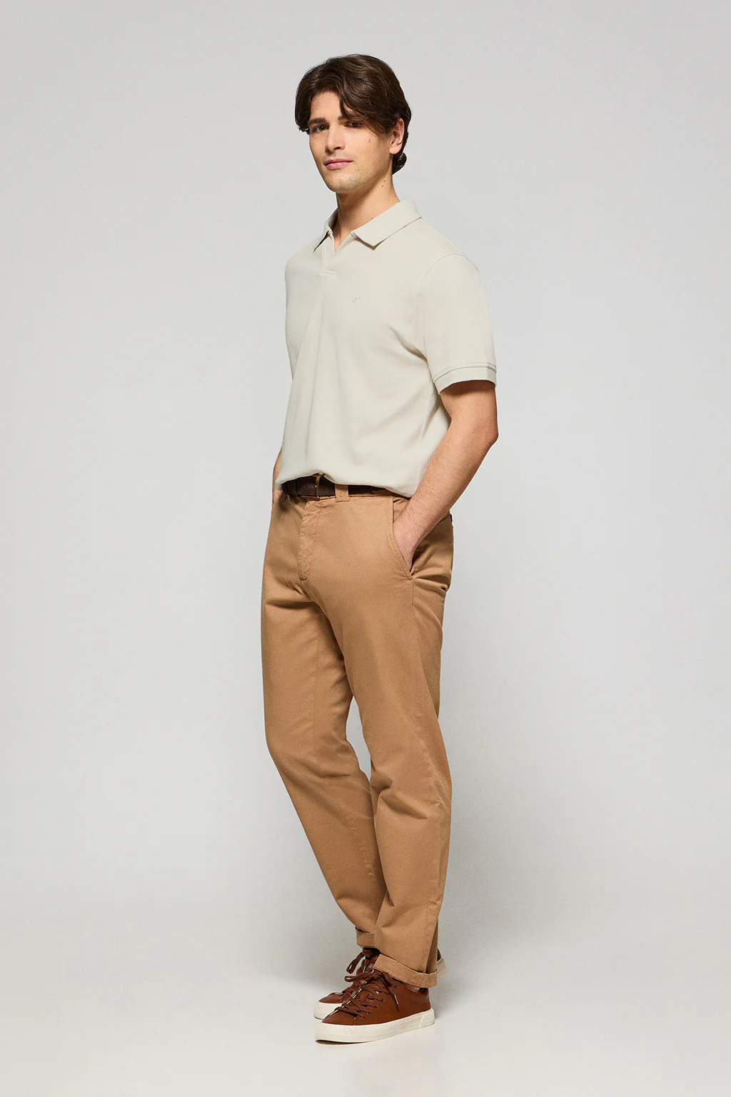 Light-grey buttonless polo shirt Pascal with embroidered monogram - Image 4