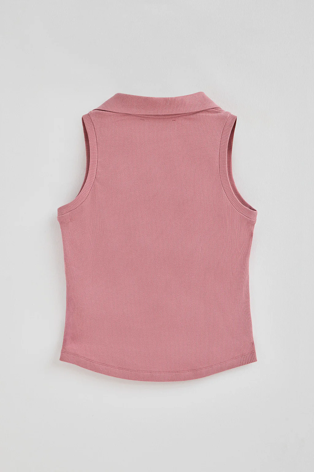 Dusty-pink sleeveless polo shirt with embroidered monogram - Image 2