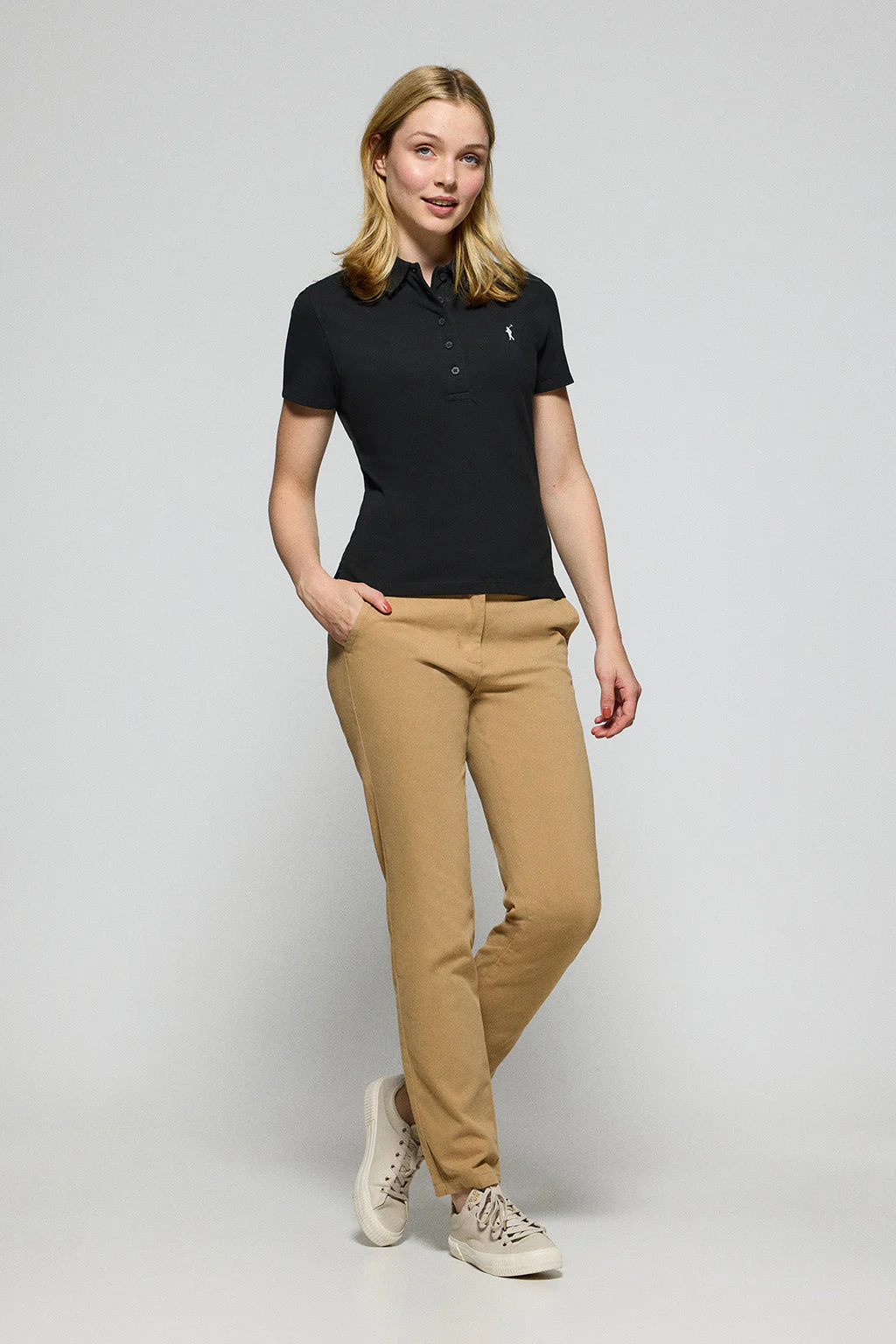 Black five-button polo shirt Pereira with Rigby Go embroidery - Image 3