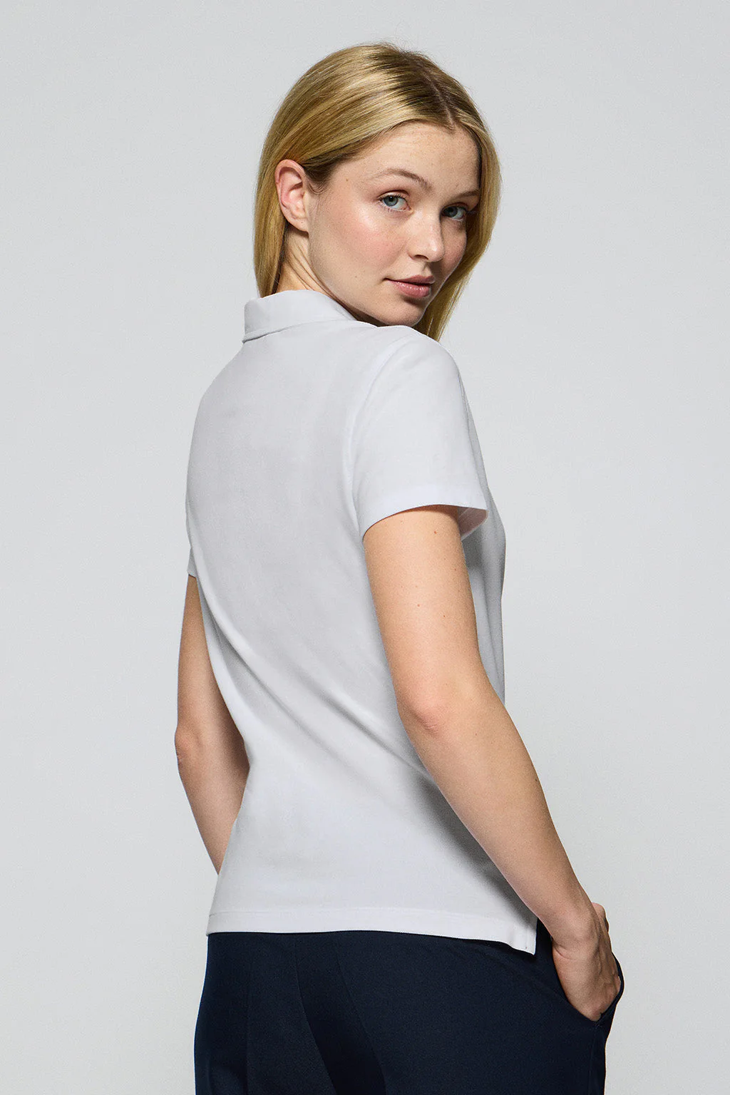 White five-button polo shirt Pereira with Rigby Go embroidery - Image 4