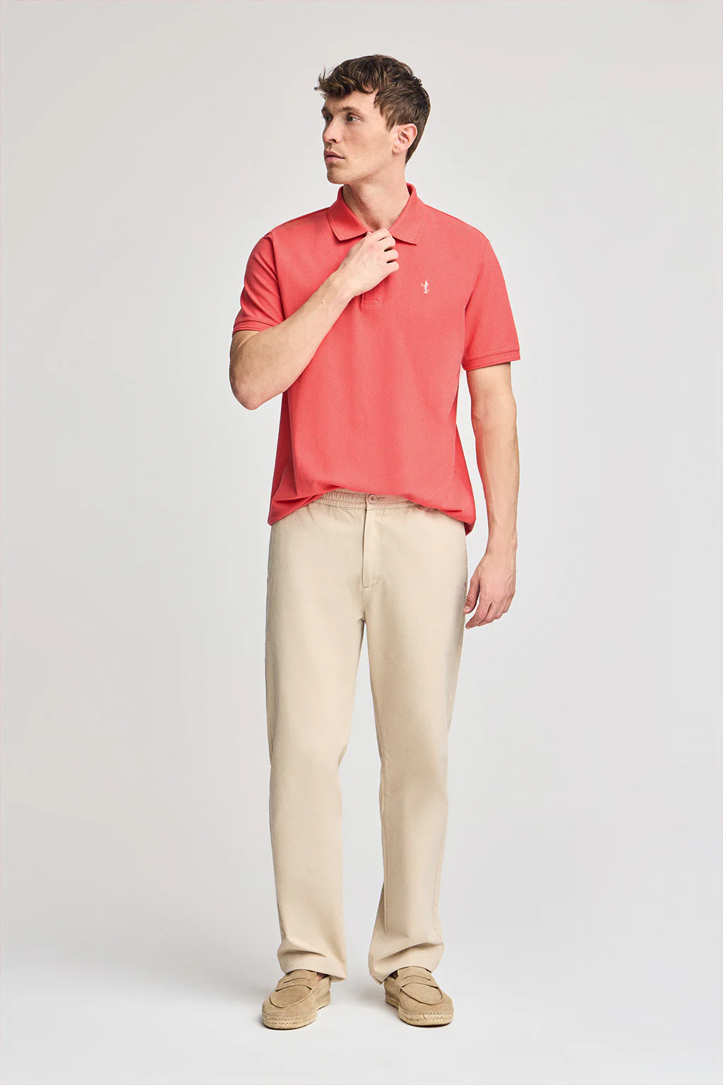 Coral short-sleeve pique polo shirt with Rigby Best embroidery - Image 4