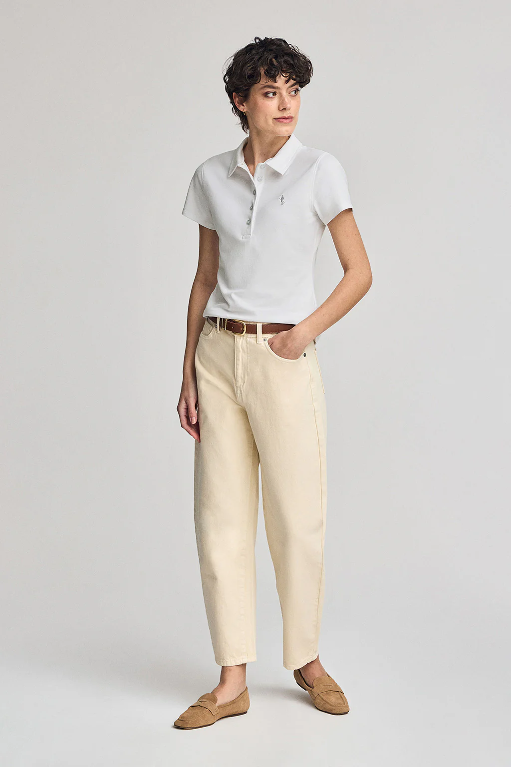 White short-sleeve cotton polo shirt with Rigby Best embroidery - Image 4