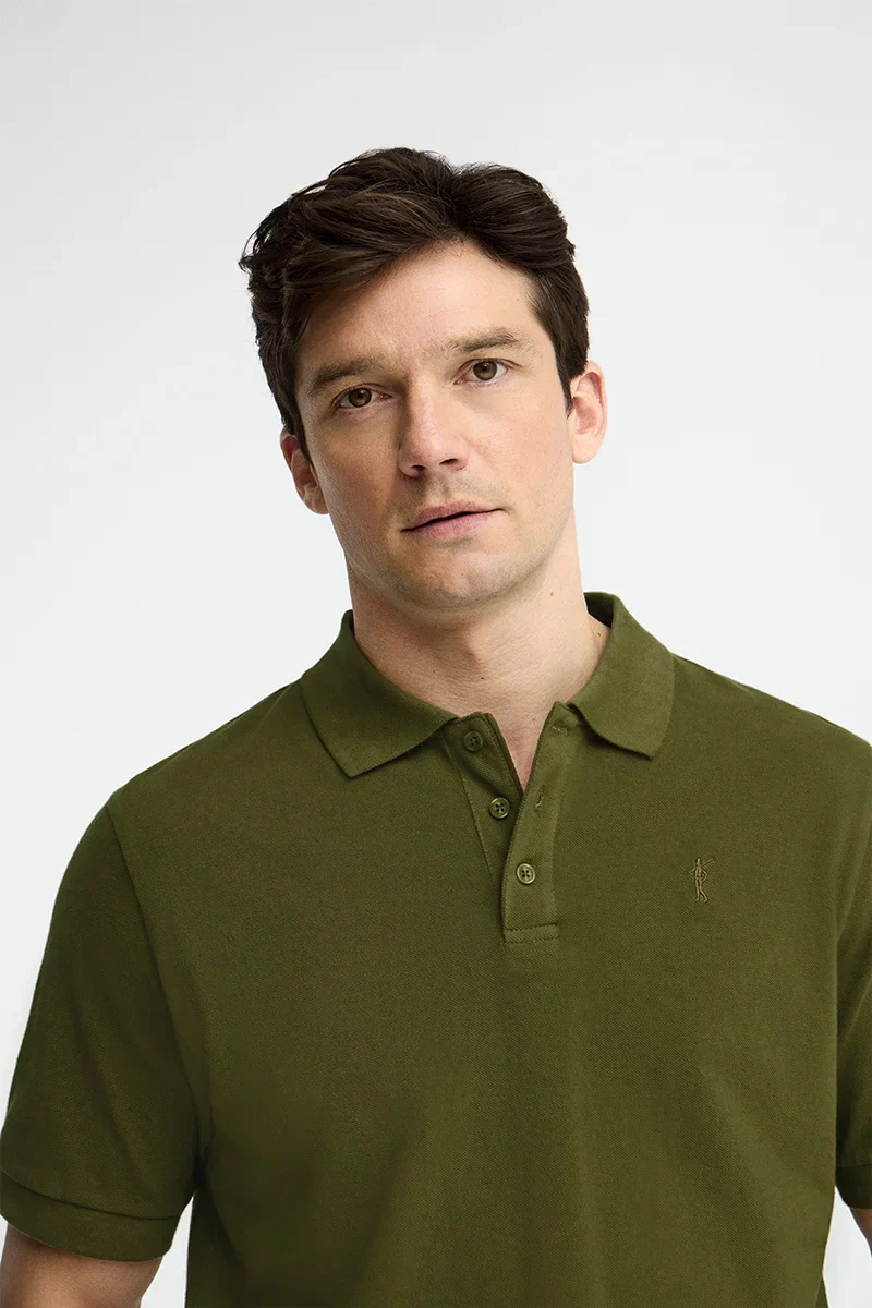 Moss-green garment-dyed polo shirt with Rigby Go embroidered logo