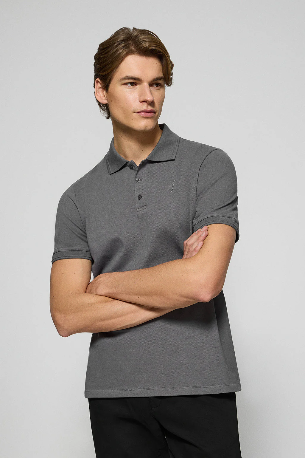 Asphalt-grey polo shirt with three buttons and Rigby Go embroidered logo - Image 2
