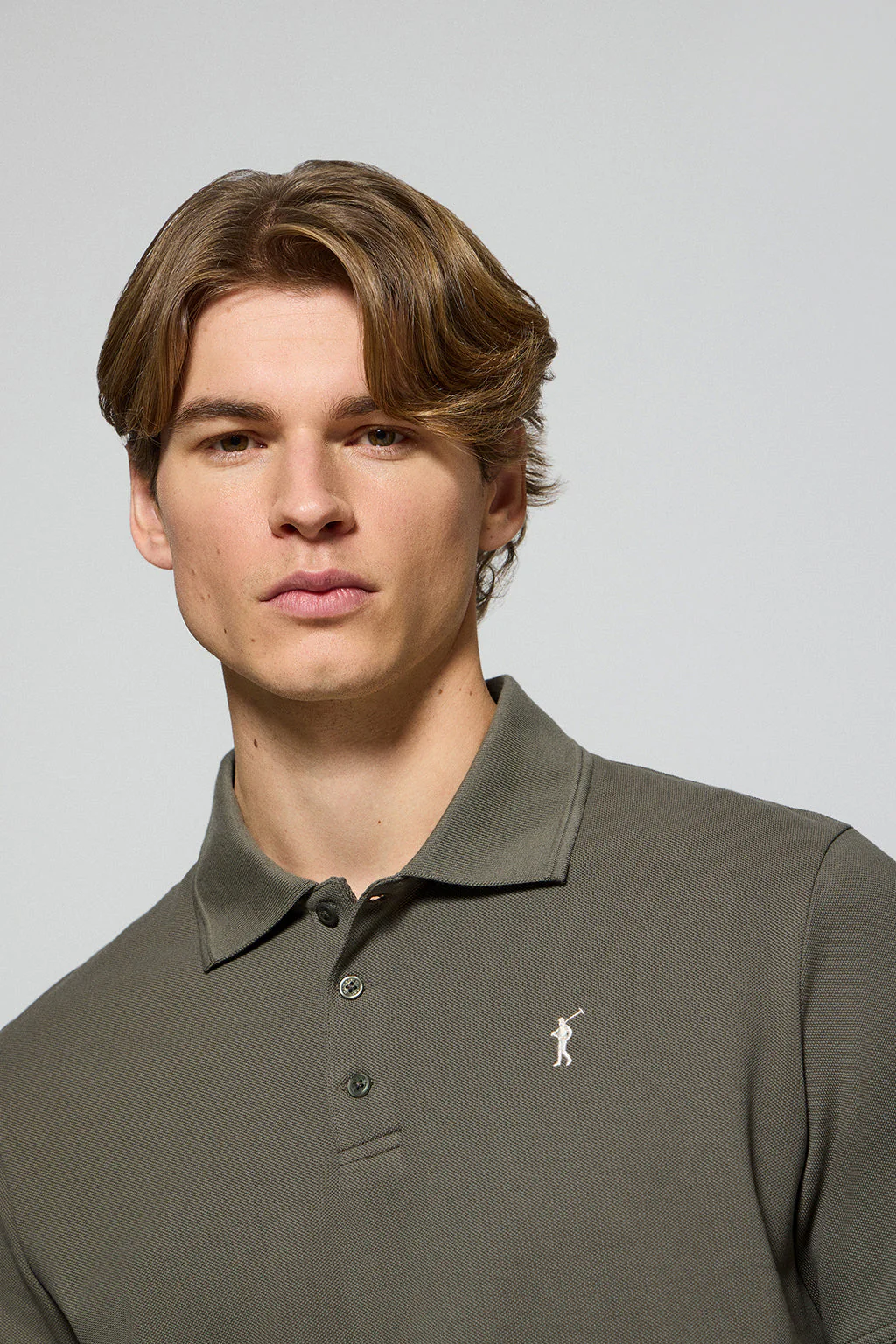 Army-green polo shirt with three buttons and Rigby Go embroidered logo - Image 2