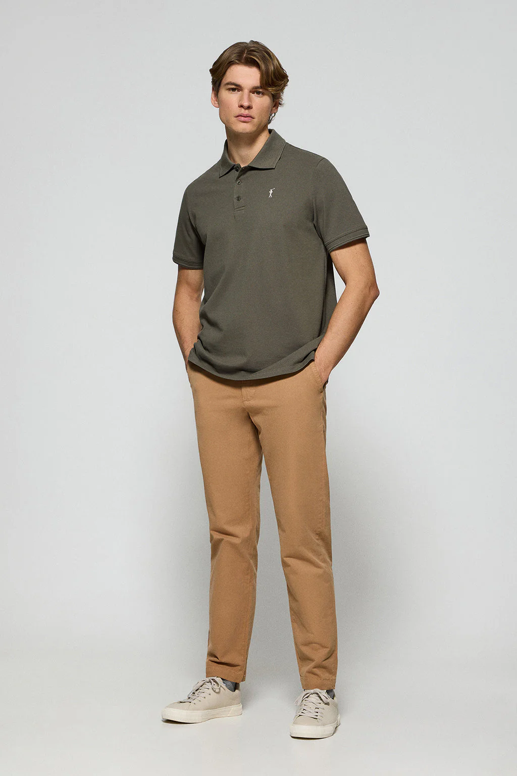 Army-green polo shirt with three buttons and Rigby Go embroidered logo - Image 3