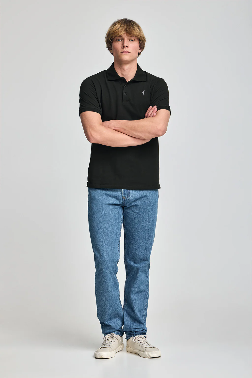 Black short-sleeve polo shirt with three buttons and Rigby Go embroidered logo - Image 4