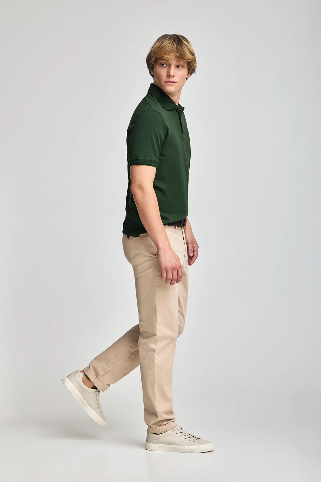 Bottle-green short-sleeve polo shirt with three buttons and Rigby Go embroidered logo - Image 4