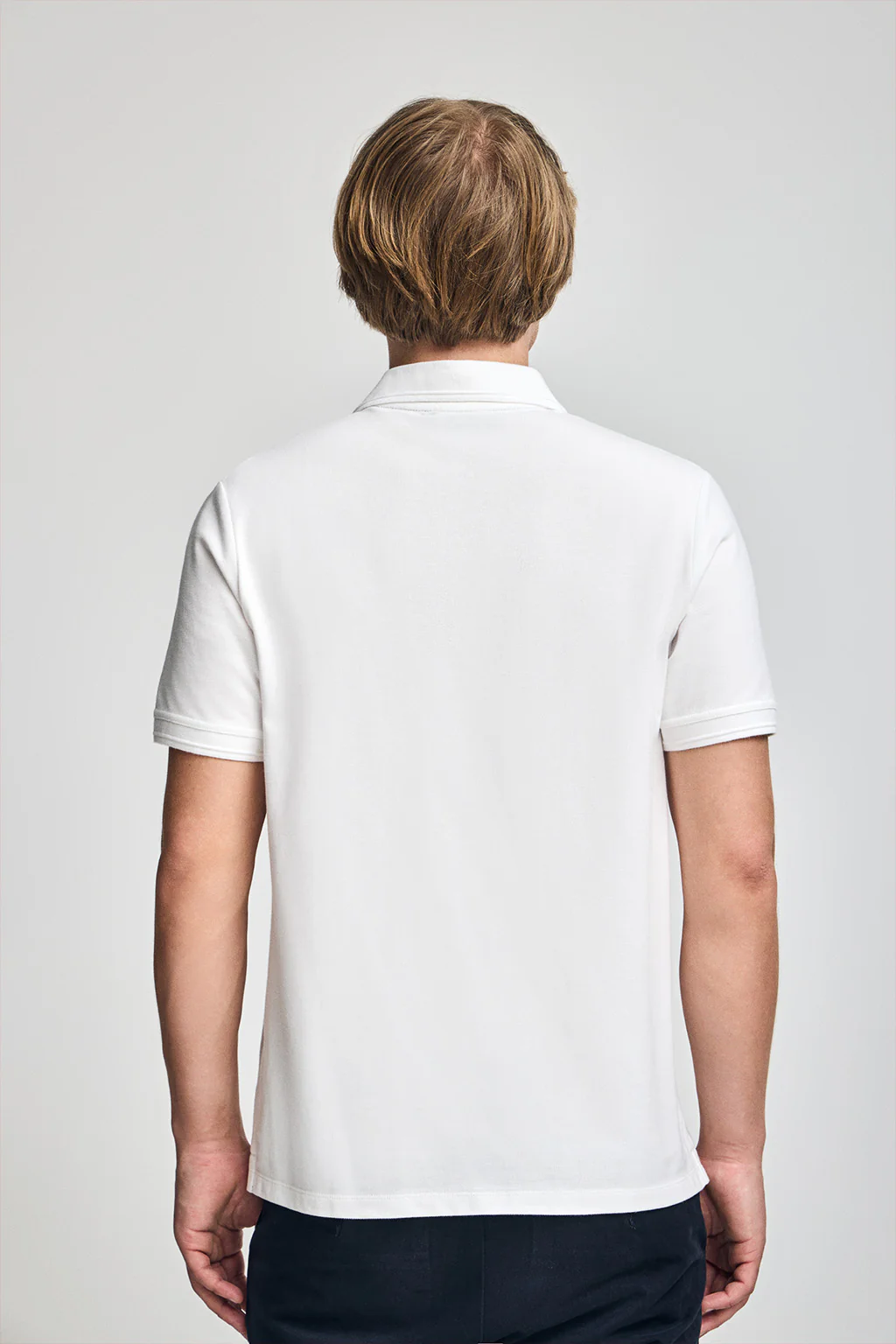 White short-sleeve polo shirt with three buttons and Rigby Go embroidered logo - Image 4