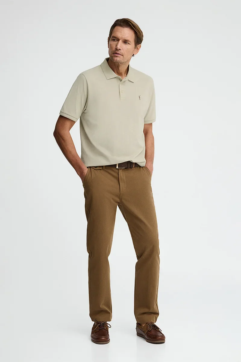 Beige short-sleeve polo shirt with Rigby Go embroidered logo - Image 4