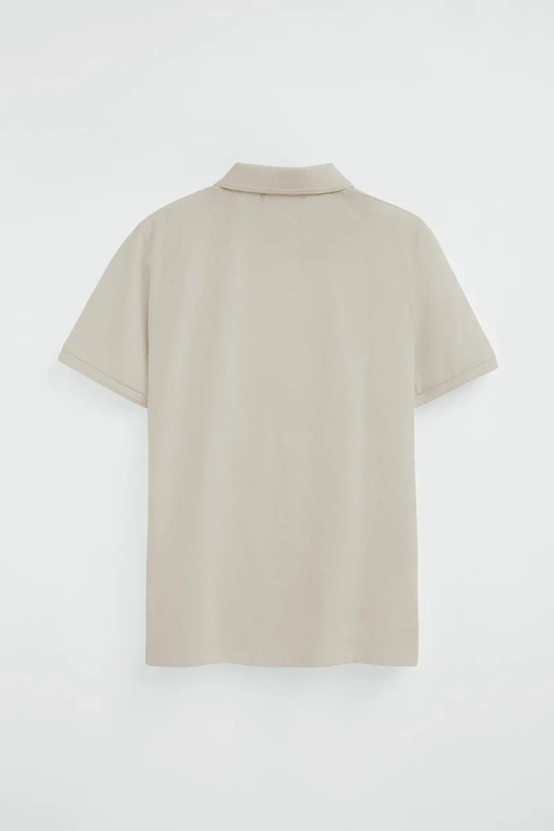 Beige short-sleeve polo shirt with Rigby Go embroidered logo - Image 8