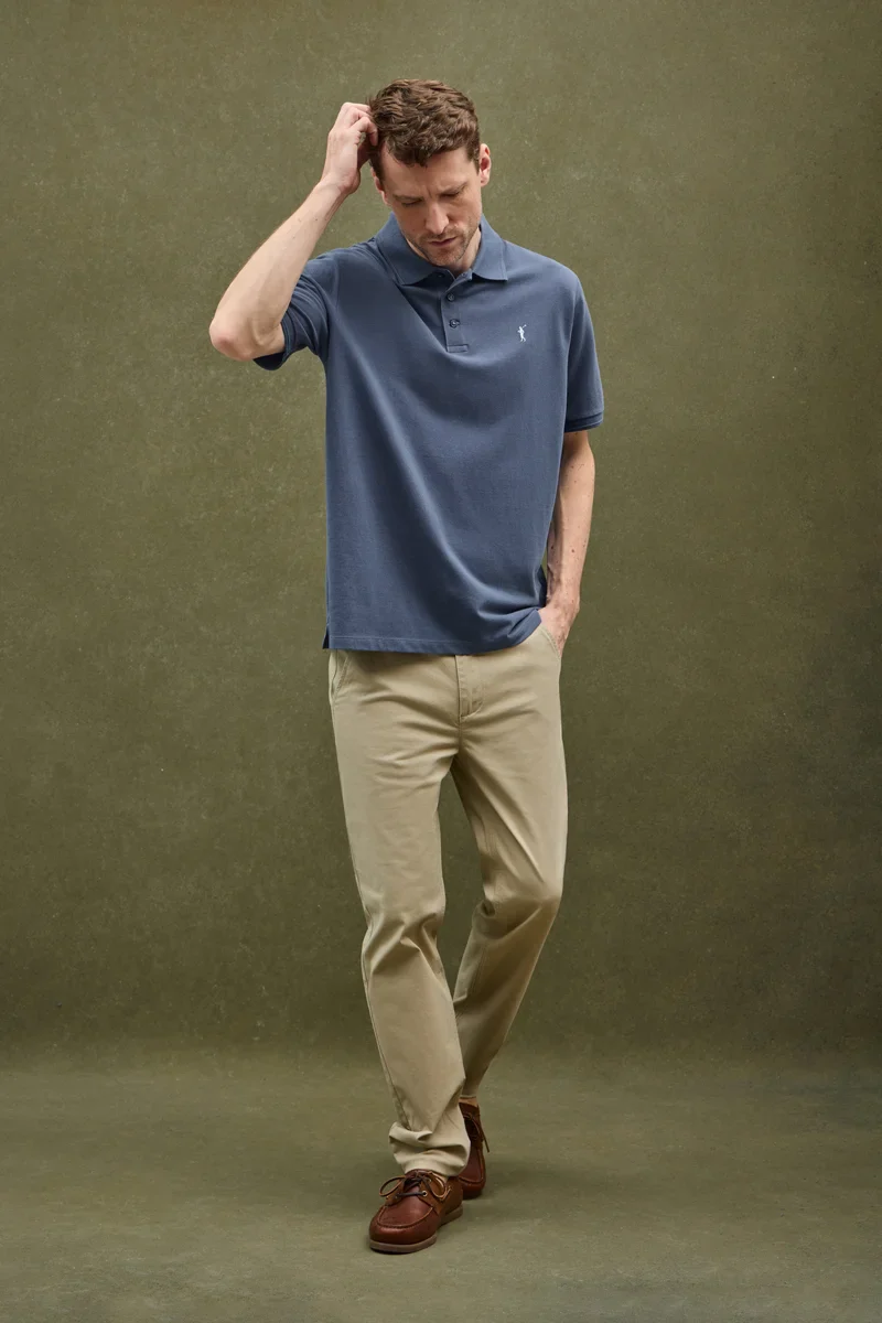 Denim-blue short-sleeve polo shirt with Rigby Go embroidered logo - Image 2