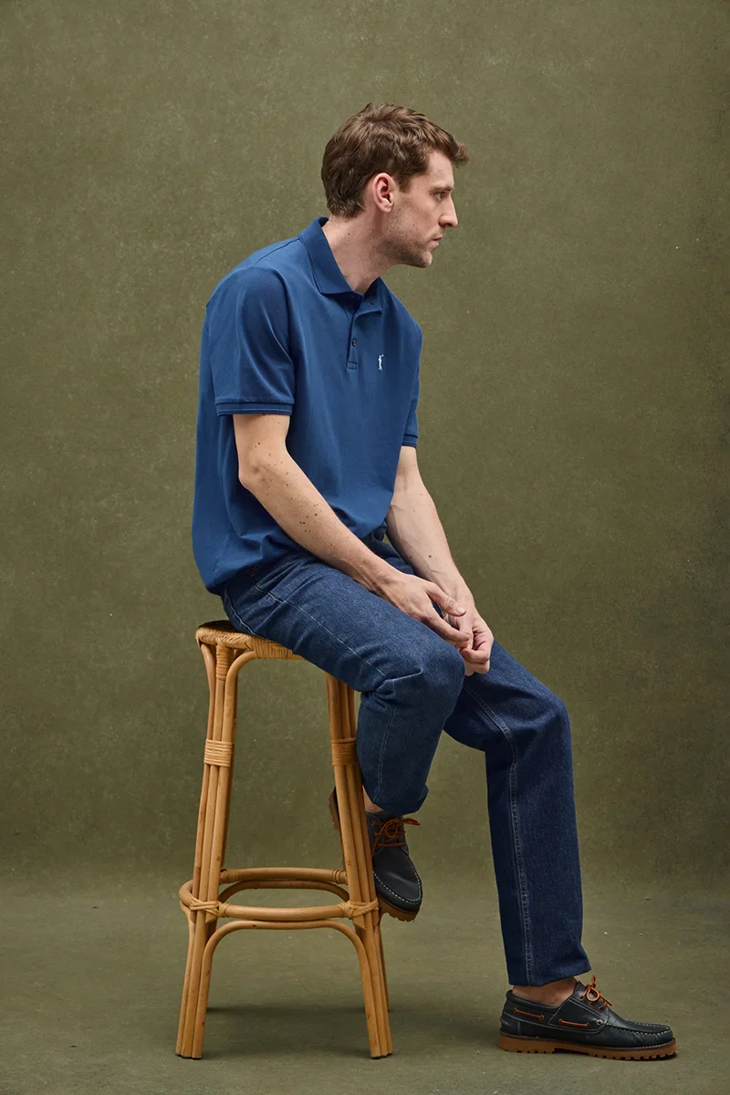 Indigo-blue short-sleeve polo shirt with Rigby Go embroidered logo - Image 4