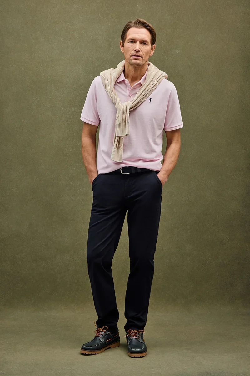 Pink short-sleeve polo shirt with Rigby Go embroidered logo - Image 2