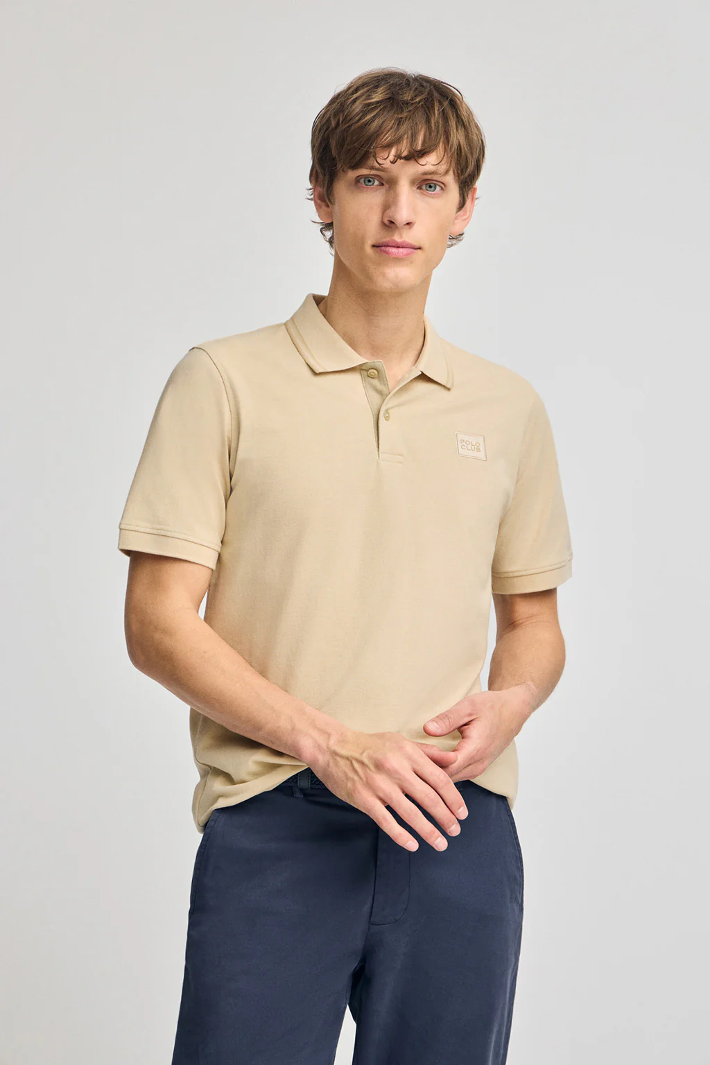 Ivory short-sleeve polo shirt with two buttons and chest detail
