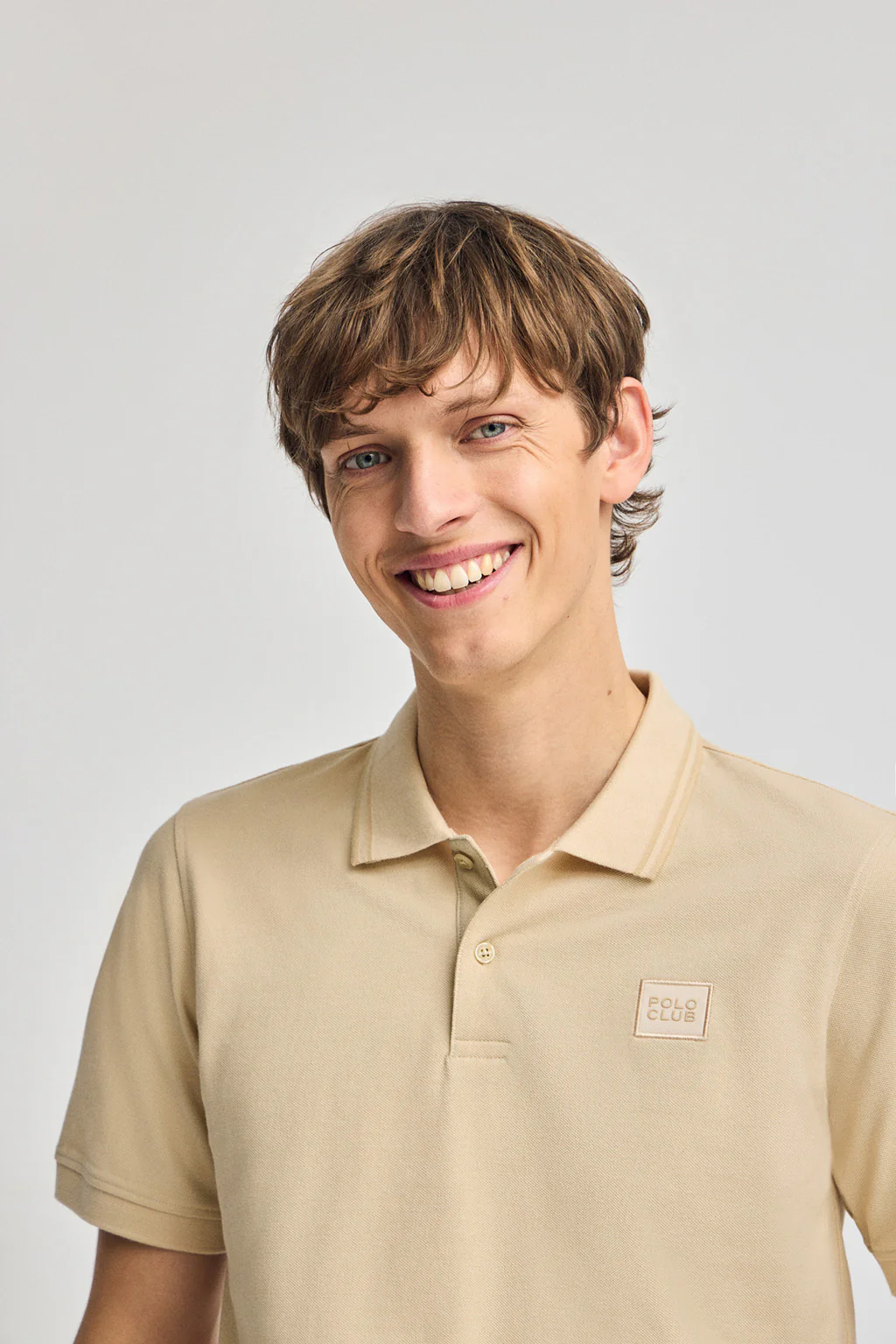 Ivory short-sleeve polo shirt with two buttons and chest detail - Image 3