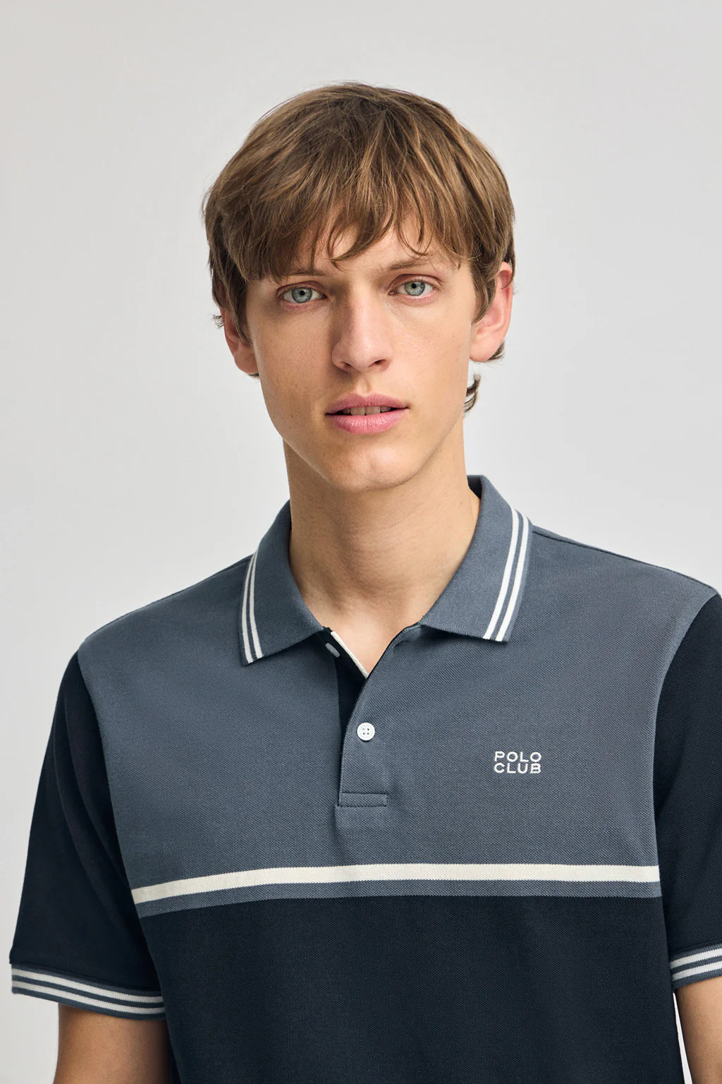 Denim-blue polo shirt Veil in bi-coloured pique with embroidered detail - Image 3