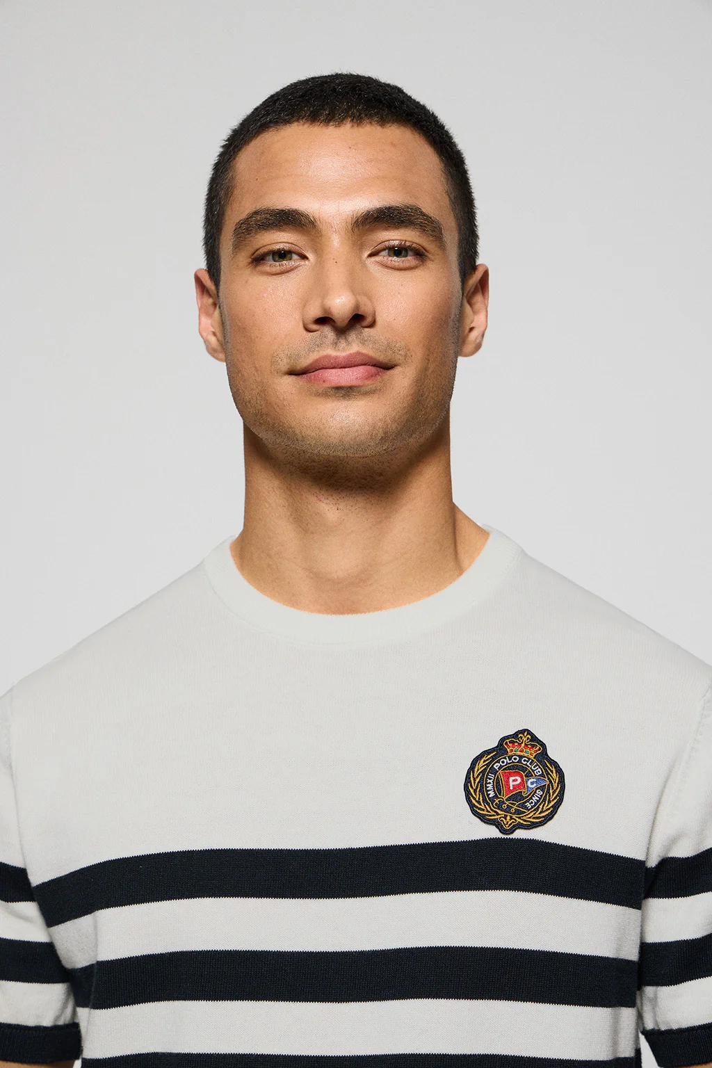 Beige short-sleeve striped jumper with nautical patch - Image 3