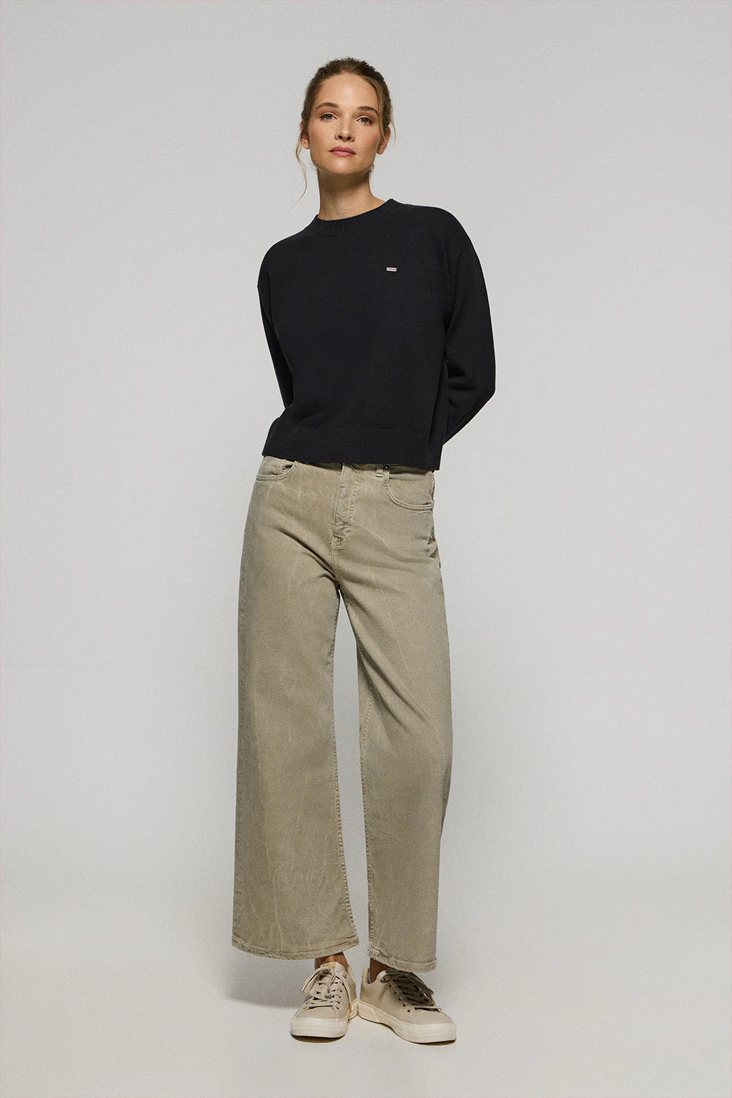 Black knit jumper Kacey with Polo Club pearly button - Image 4